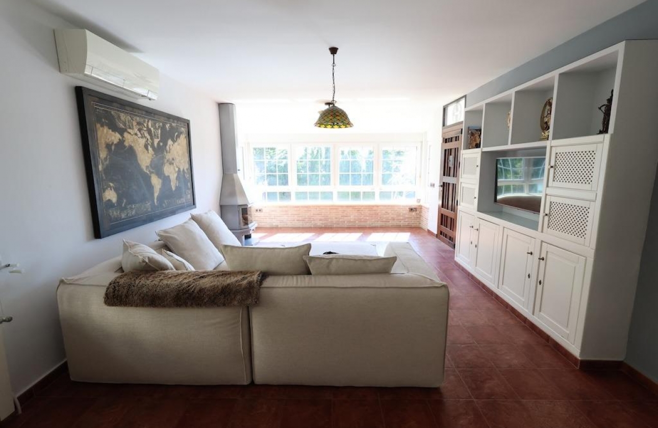 Resale - Villa - Orihuela Costa - Villamartín