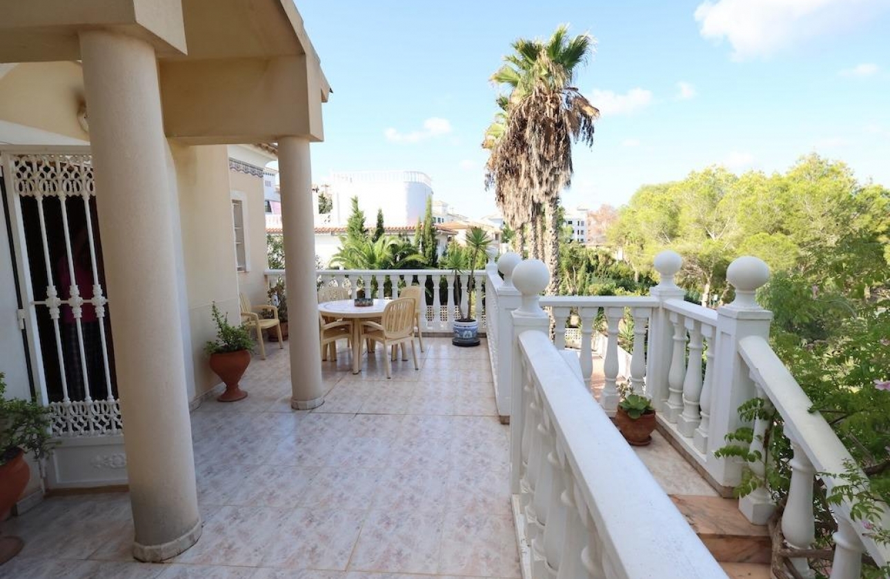 Resale - Villa - Orihuela Costa - Villamartín