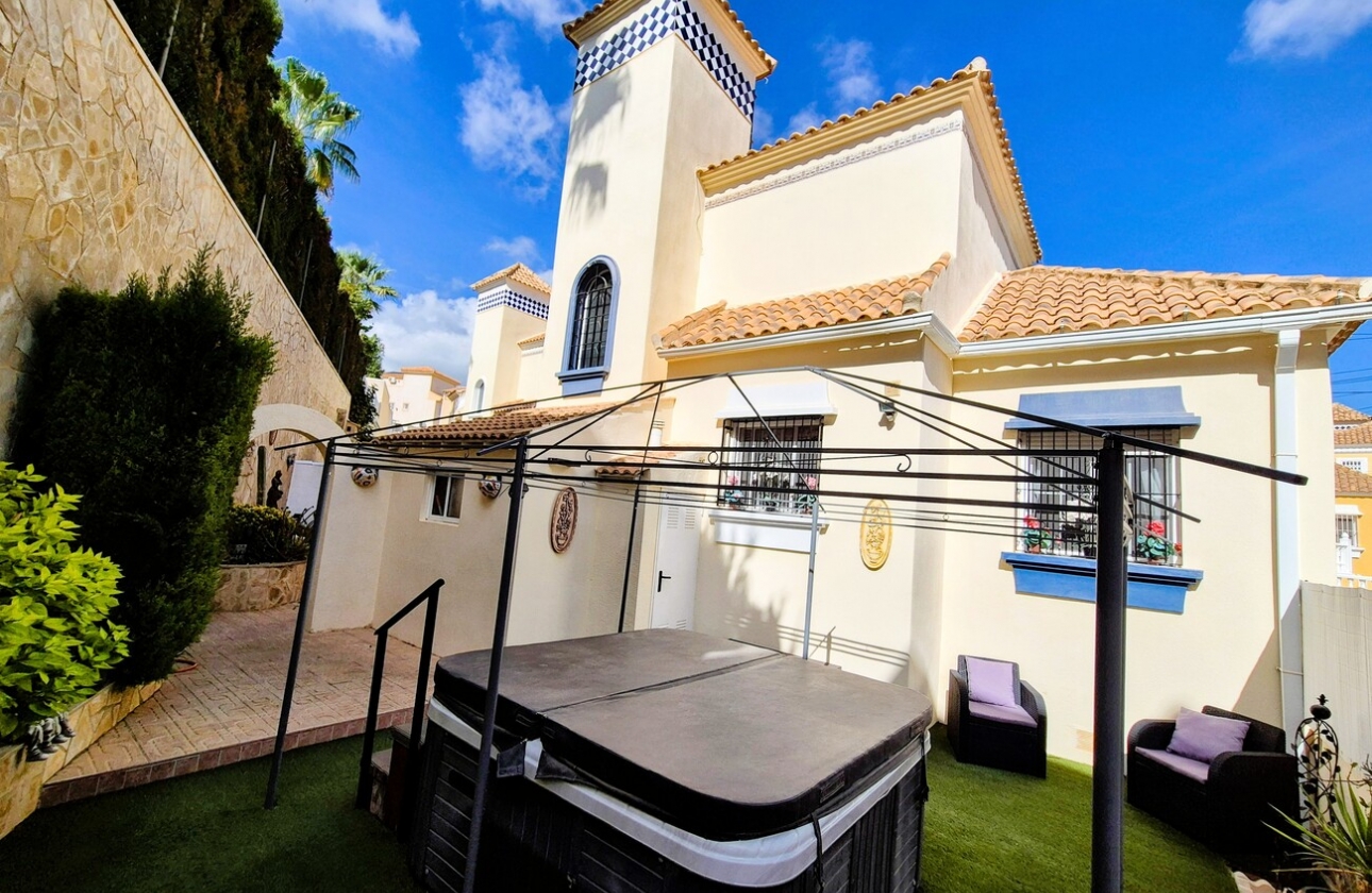 Resale - Villa - Orihuela Costa - Villamartín