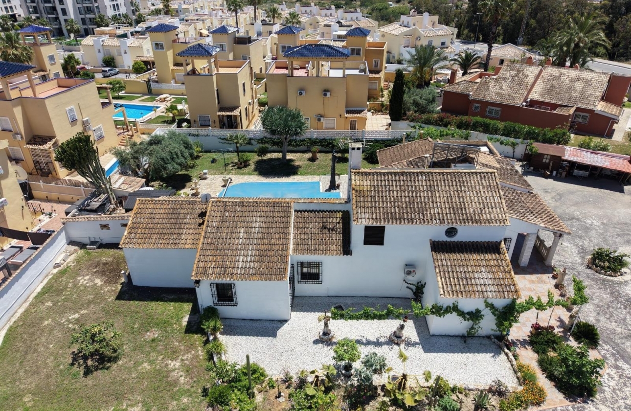 Resale - Villa - Orihuela Costa - Villamartin