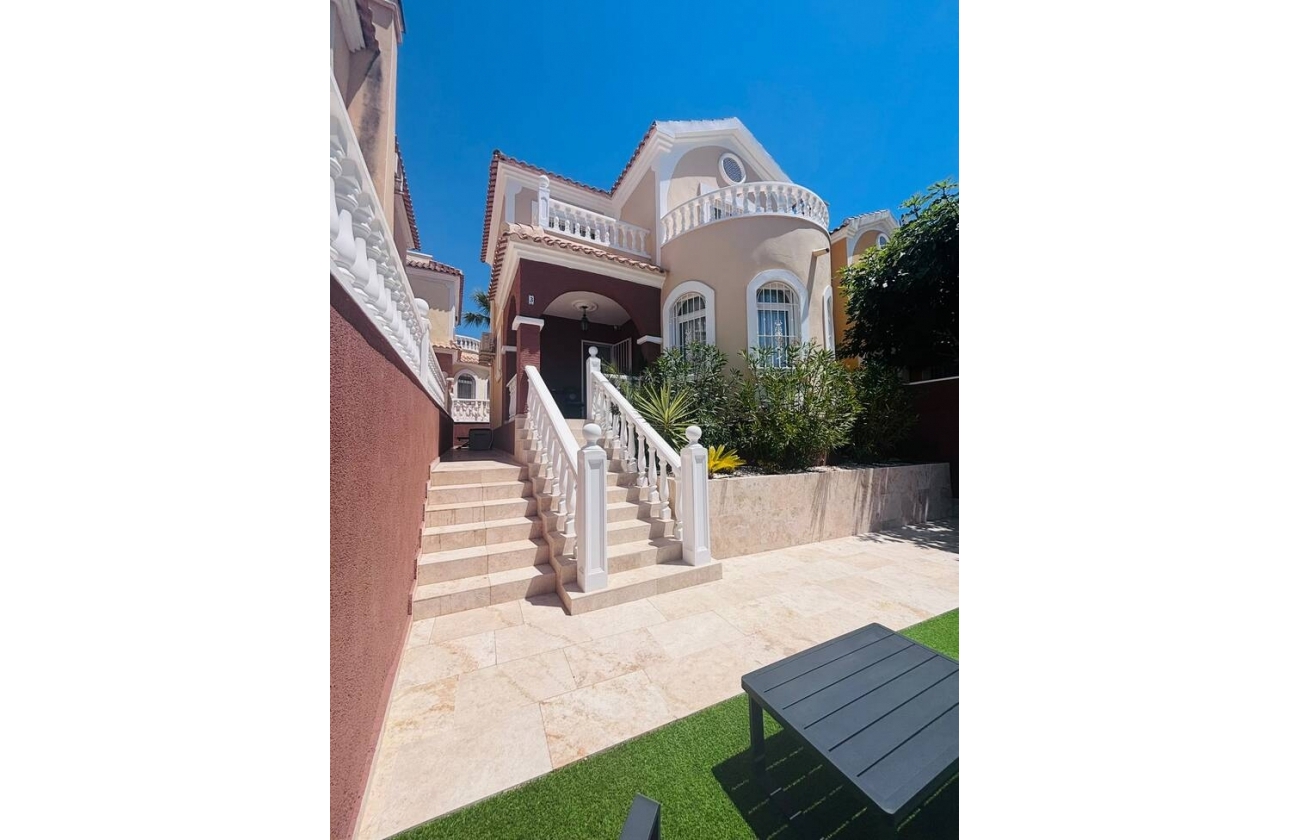 Resale - Villa - Orihuela Costa - Villamartín