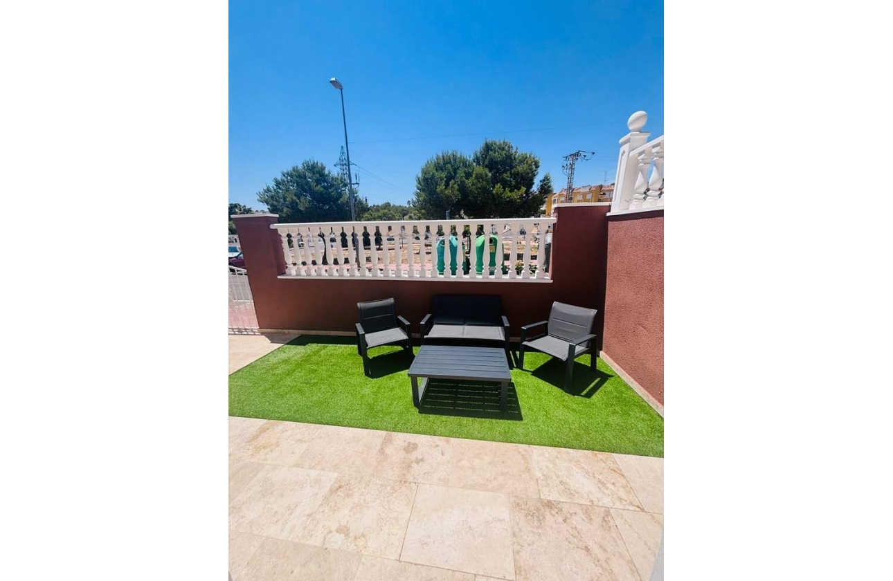 Resale - Villa - Orihuela Costa - Villamartín