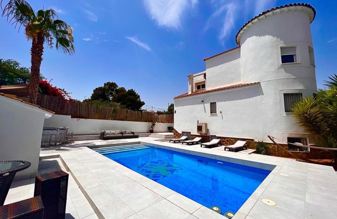 Resale - Villa - Orihuela - Vistabella Golf