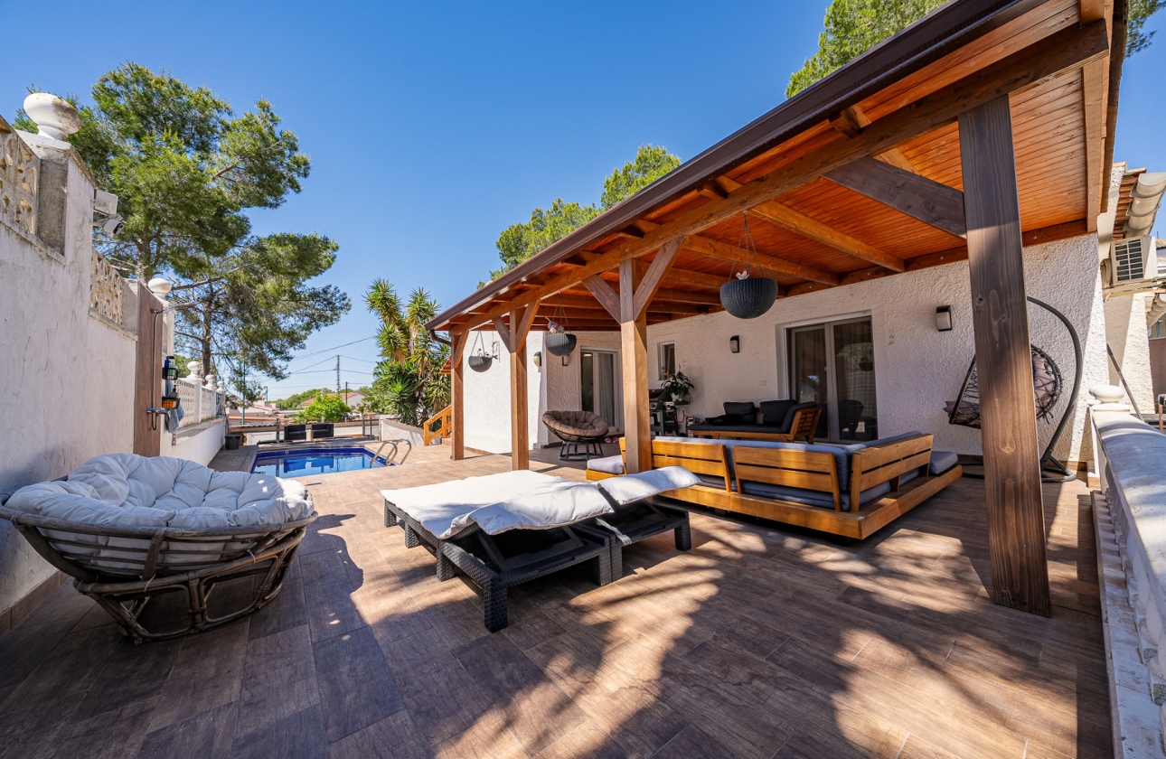 Resale - Villa - Pinar de Campoverde