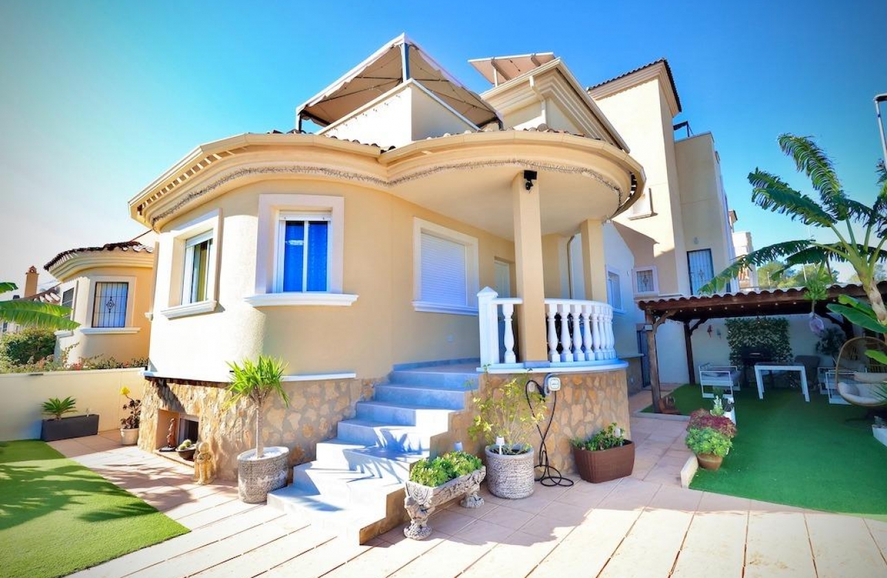 Resale - Villa - San Miguel de Salinas - Residencial los flamencos