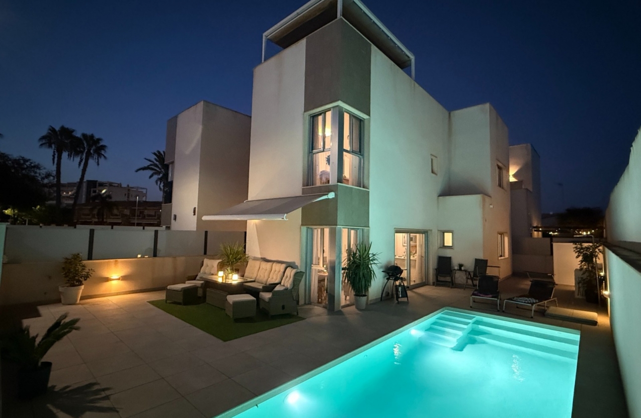 Resale - Villa - Santiago de la Ribera - Zona de la playa
