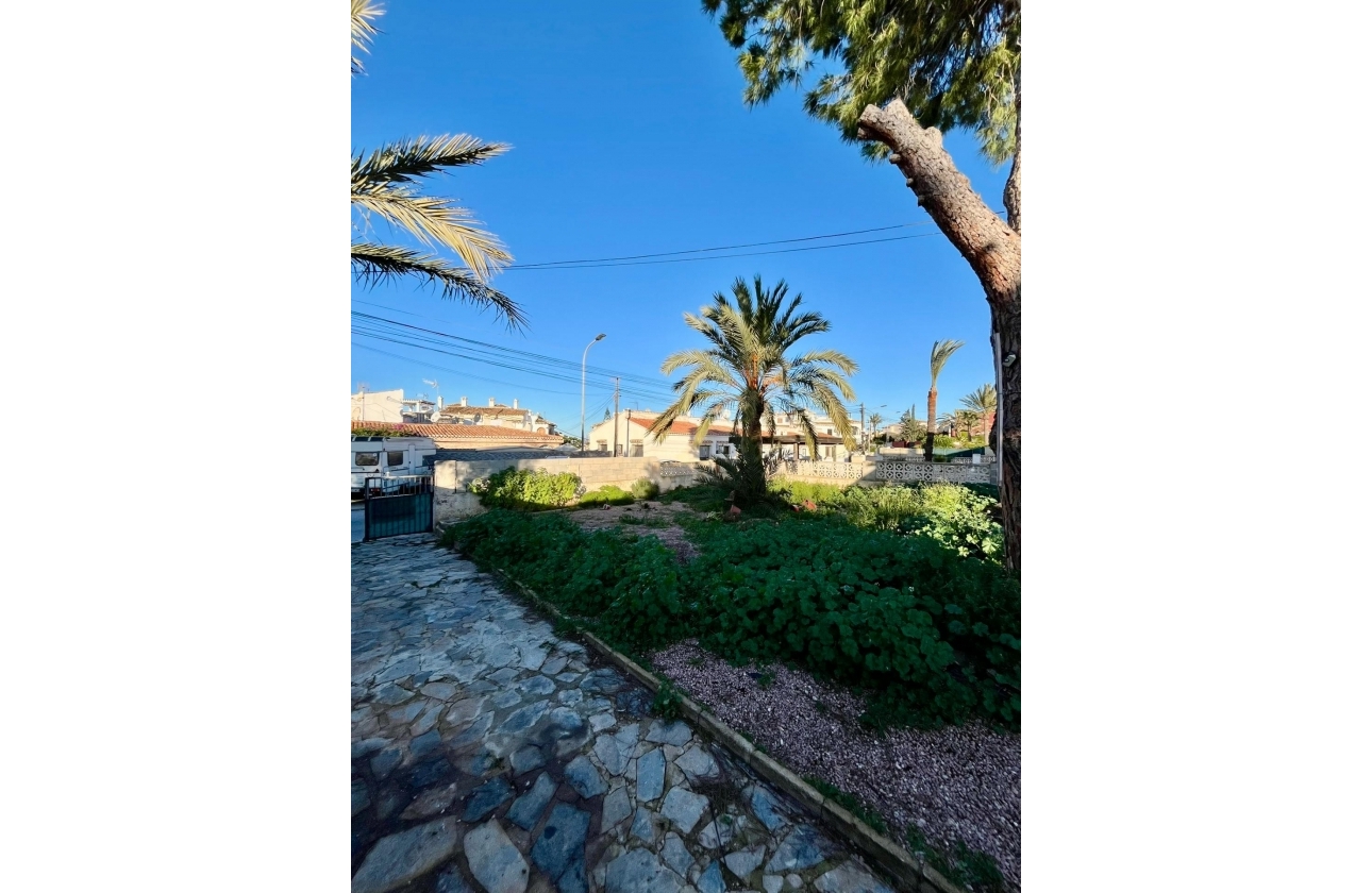 Resale - Villa - Torrevieja - Aguas Nuevas