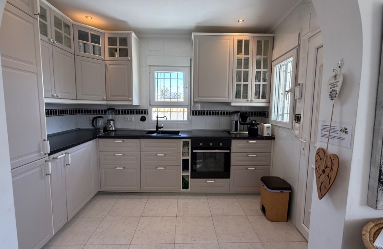 Resale - Villa - Torrevieja - Costa Blanca Sur