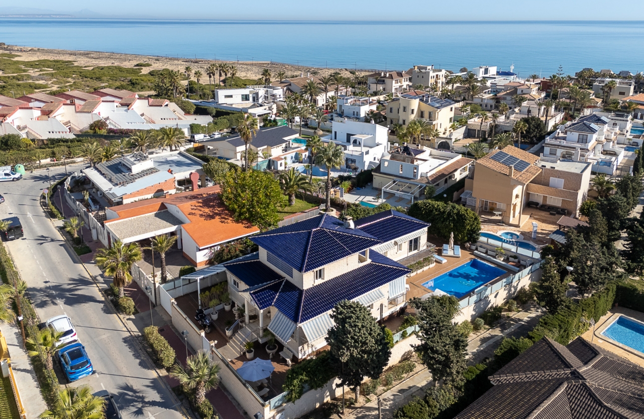 Resale - Villa - Torrevieja - La Mata
