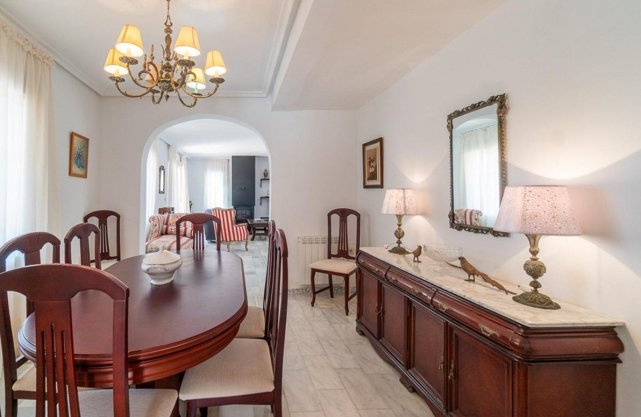Resale - Villa - Torrevieja - La Mata