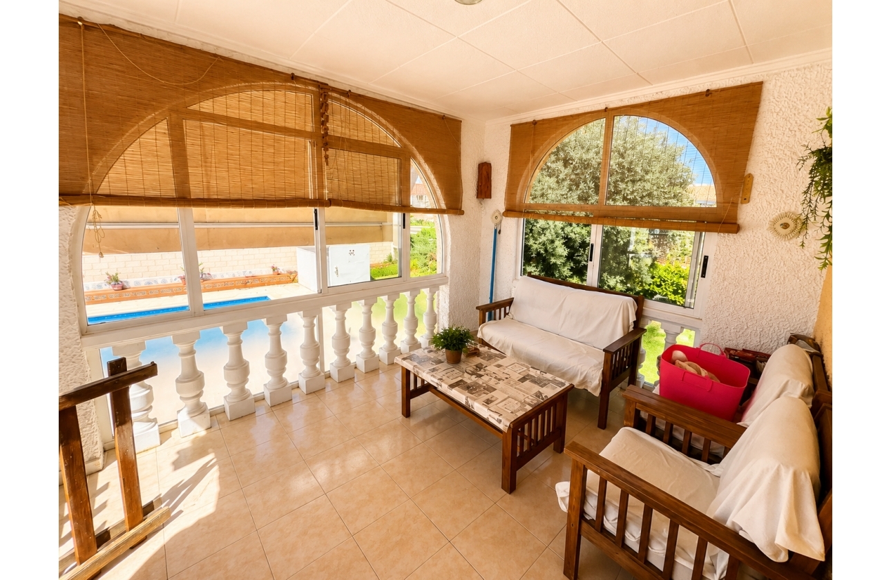 Resale - Villa - Torrevieja - La Siesta - El Salado -  Torreta