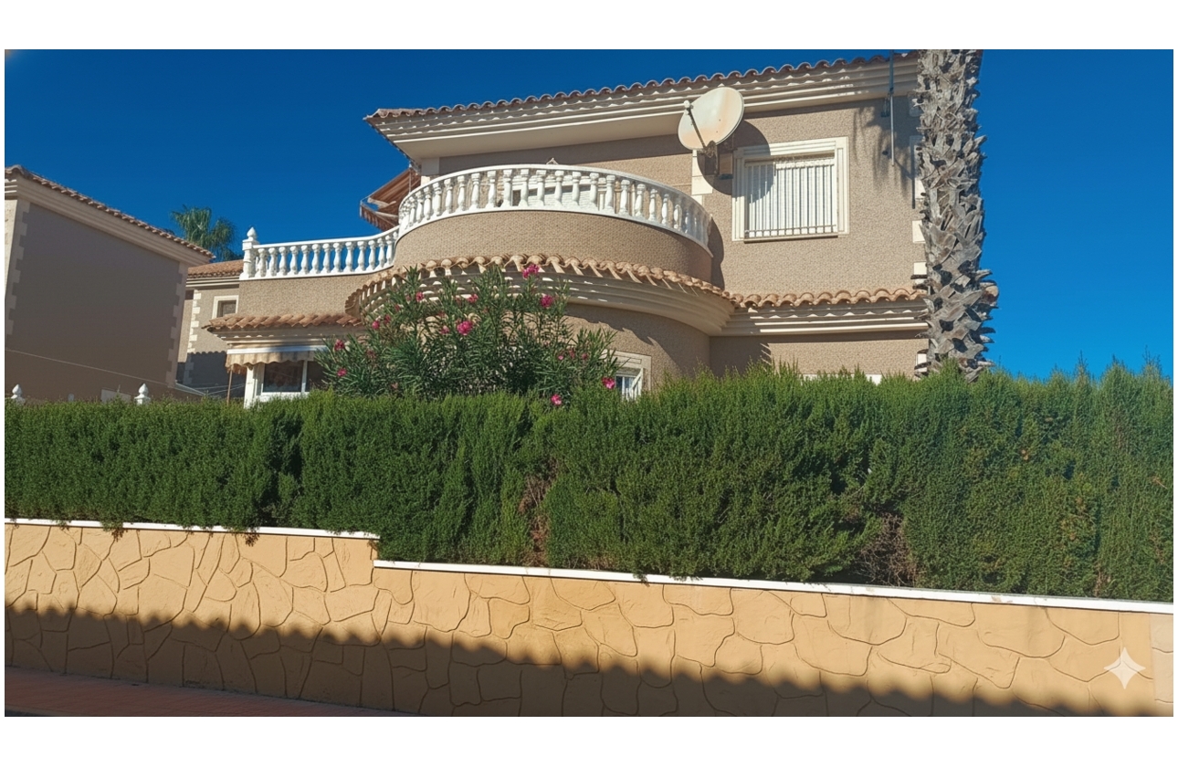 Resale - Villa - Torrevieja - Los Altos