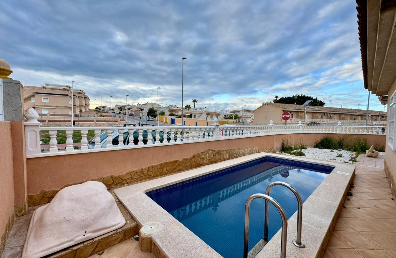 Resale - Villa - Torrevieja - Los Balcones