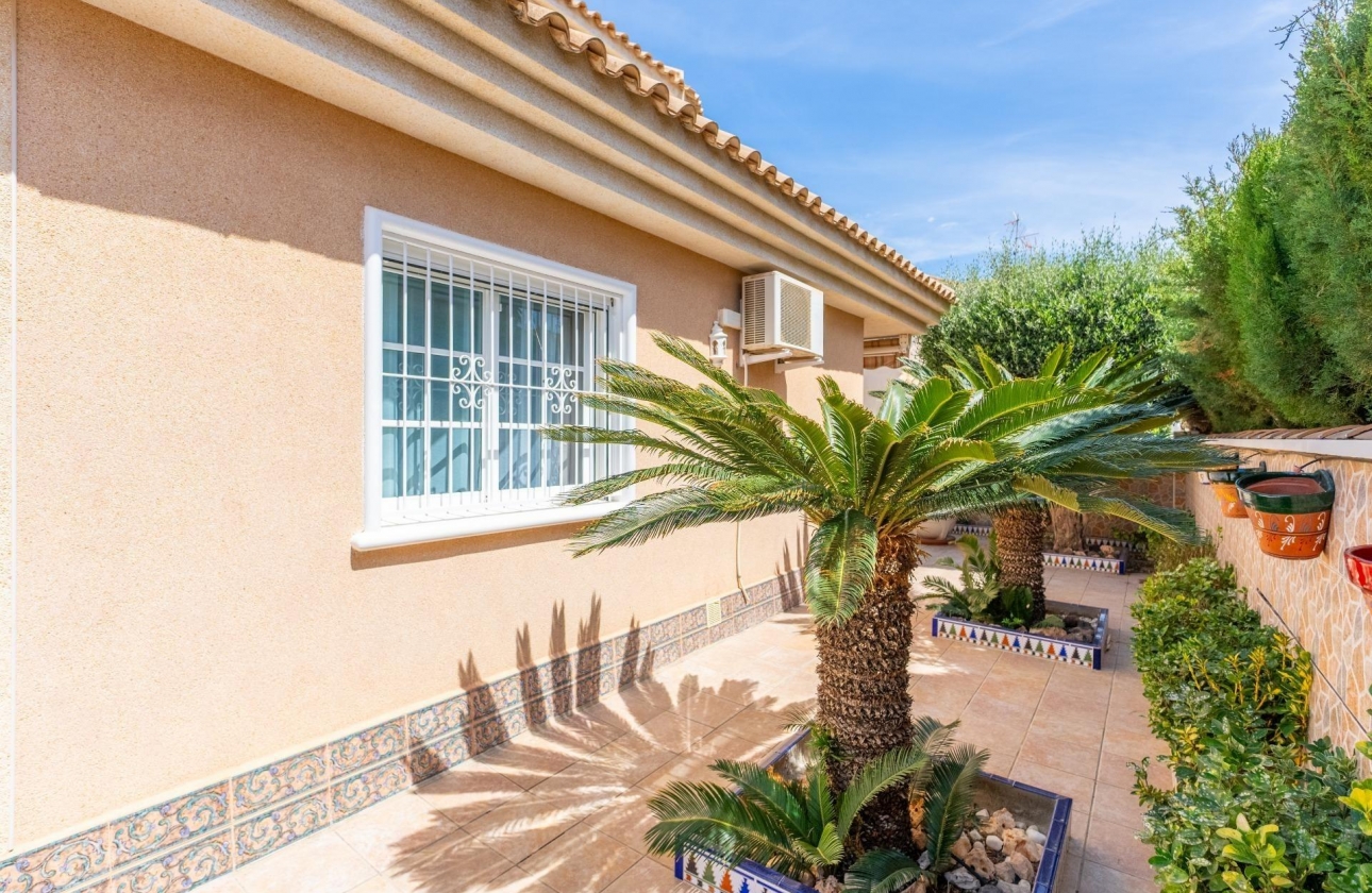 Resale - Villa - Torrevieja - Los Balcones