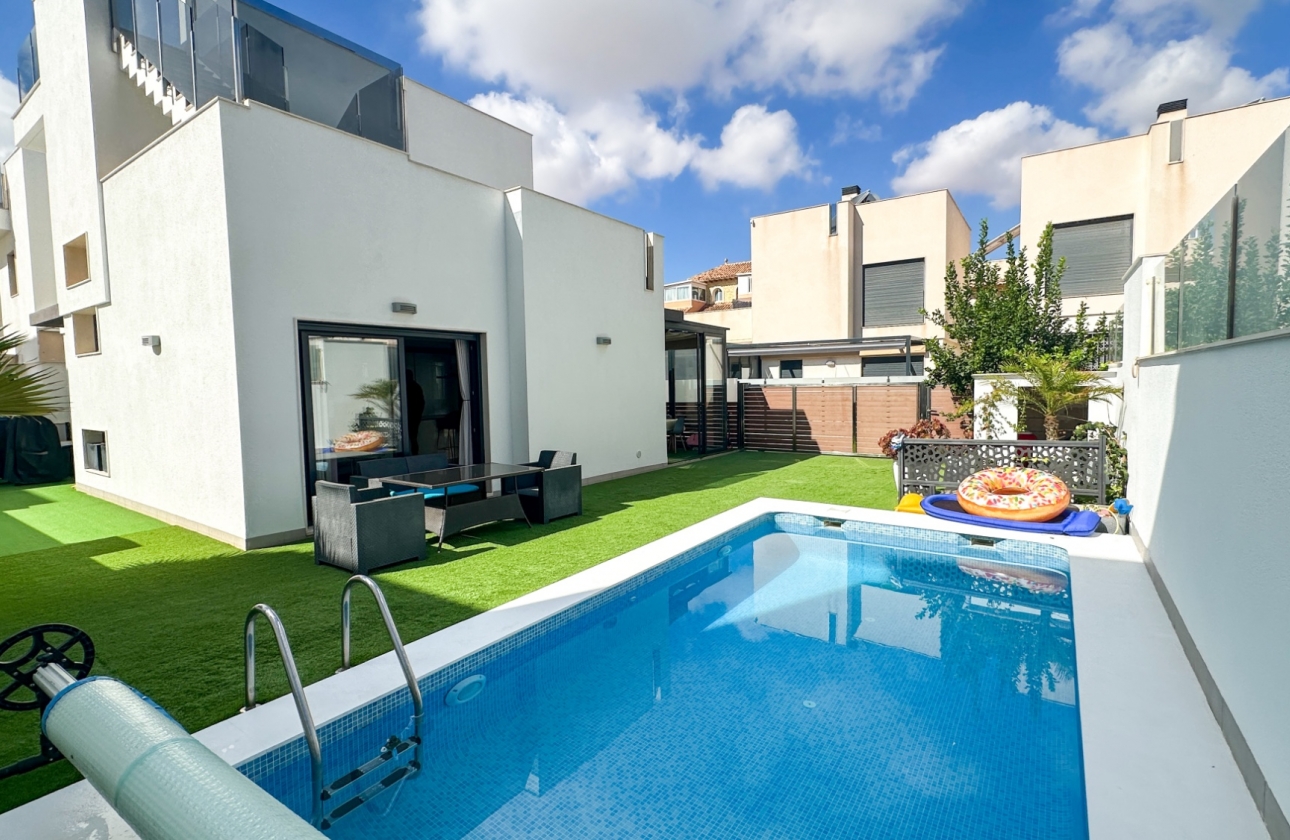 Resale - Villa - Torrevieja - Nueva Torrevieja - Aguas Nuevas