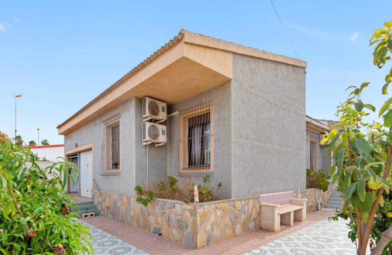 Resale - Villa - Torrevieja - Nueva Torrevieja