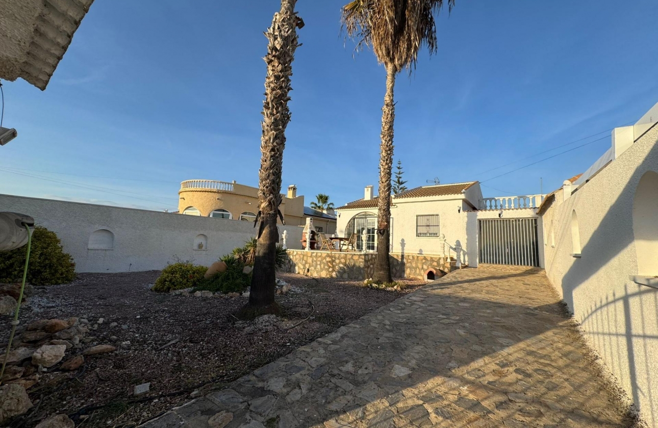 Resale - Villa - Torrevieja - San Luis