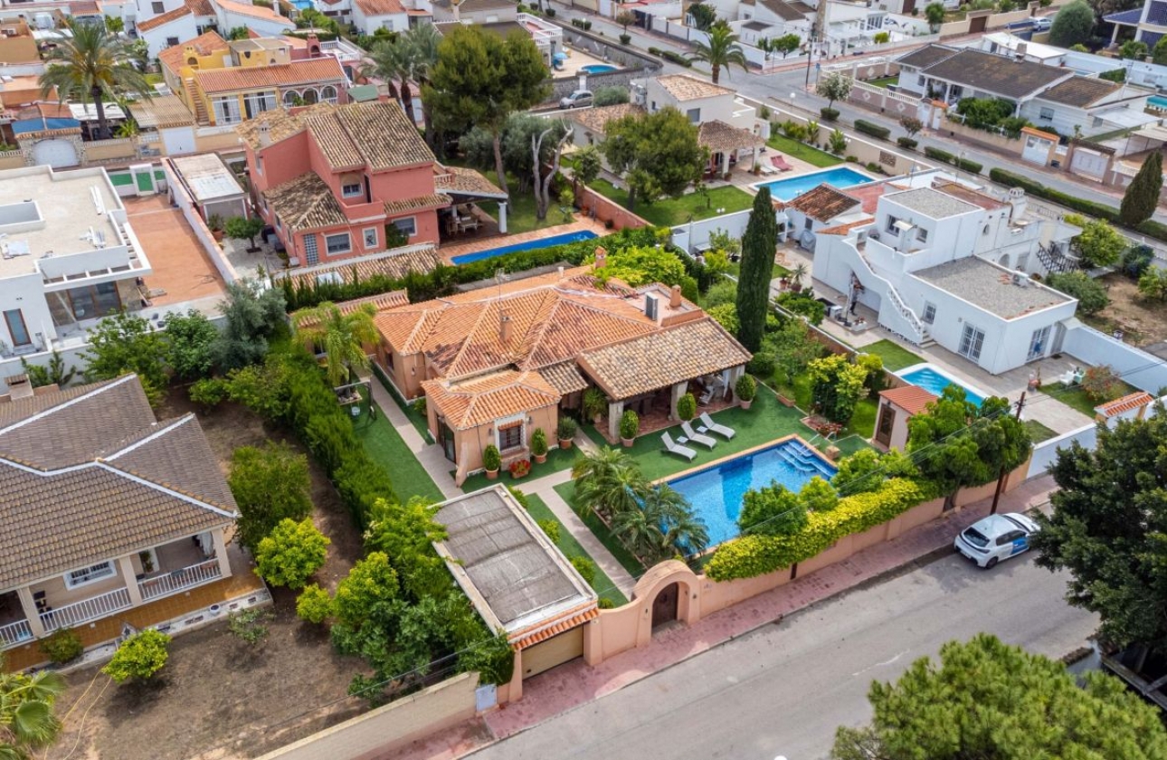 Resale - Villa - Torrevieja