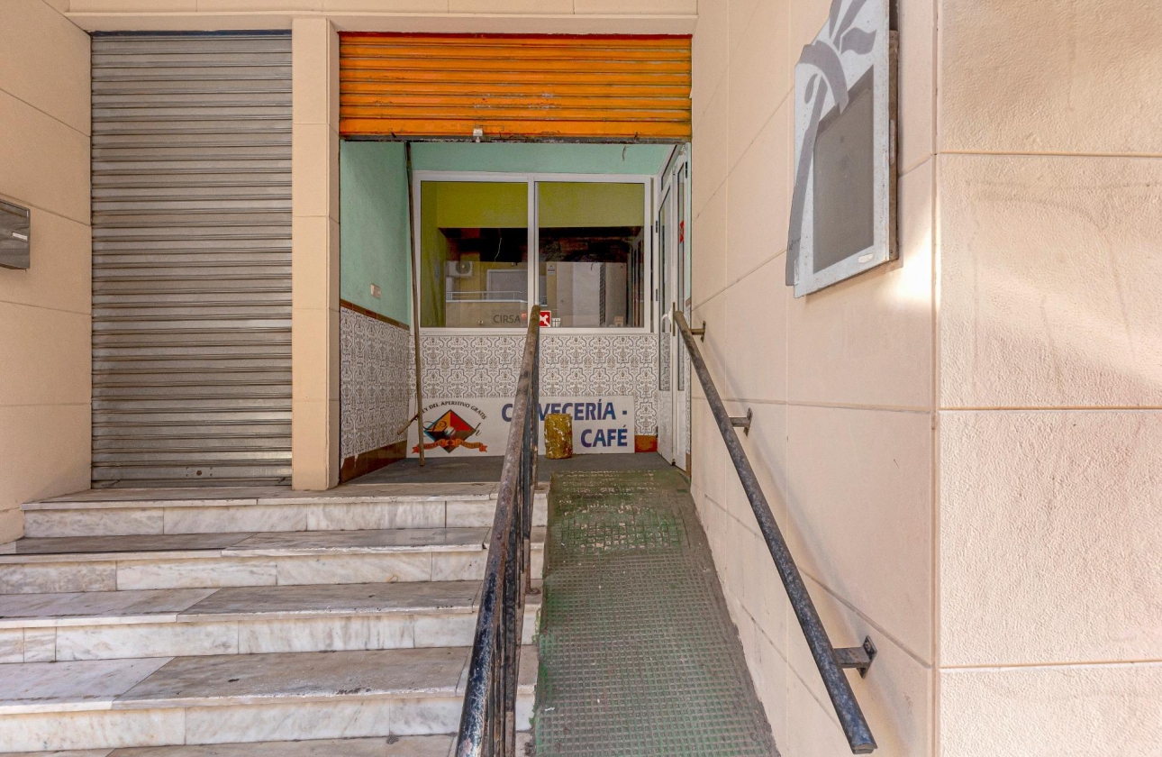 Reventa - Commercial Unit - Torrevieja - Playa del Cura