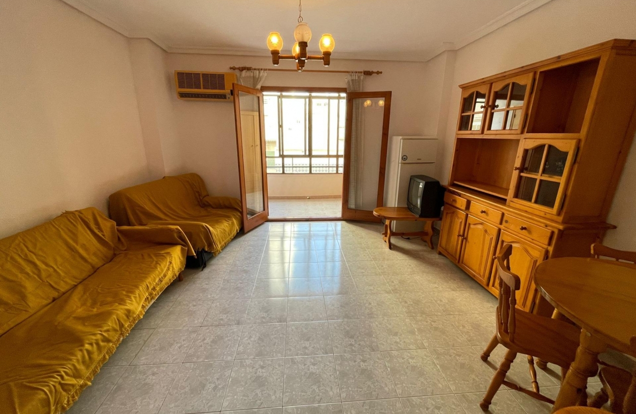 Reventa - Estudio - Torrevieja - Estacion de autobuses