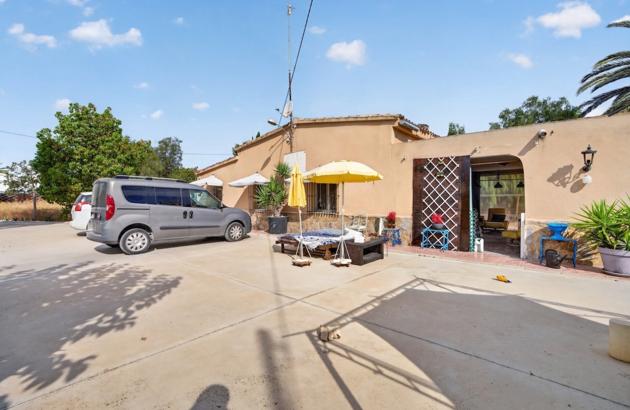 Reventa - Villa - Elche - Paraje La Hoya nº 3028 (Polígono 71 Parcela 25)