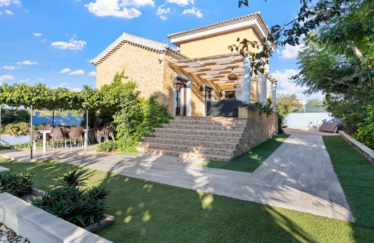 Reventa - Villa - Santa Pola - Calle dEncarnita Alonso 12