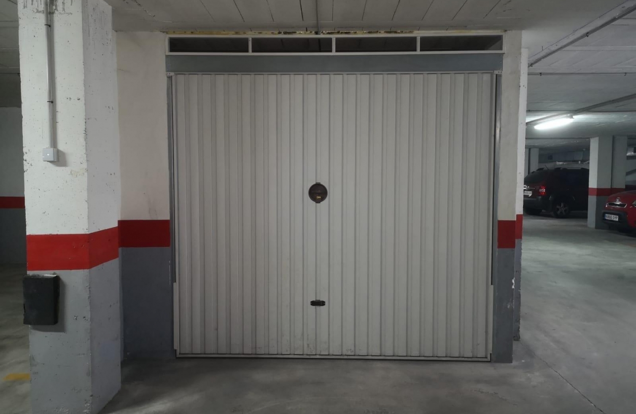 Rynek wtórny - Garaż - Torrevieja - Estacion de autobuses