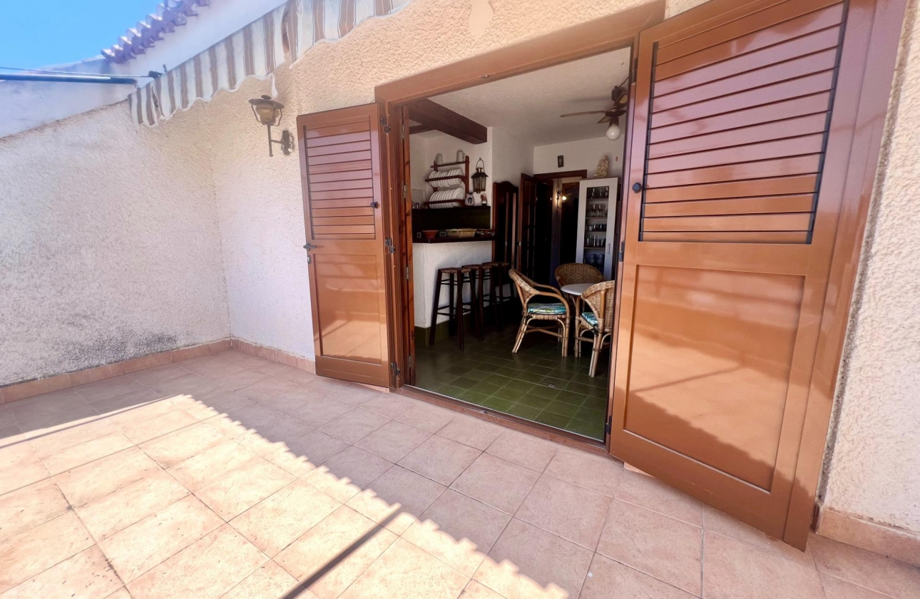 Rynek wtórny - Szeregowiec - Torrevieja - Los balcones