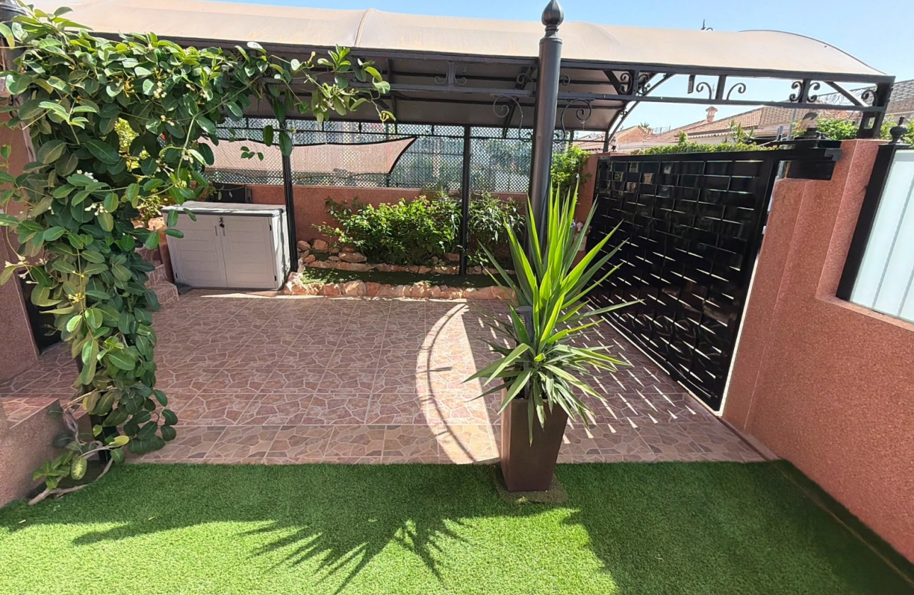 Rynek wtórny - Villa - Los Montesinos - La Herrada