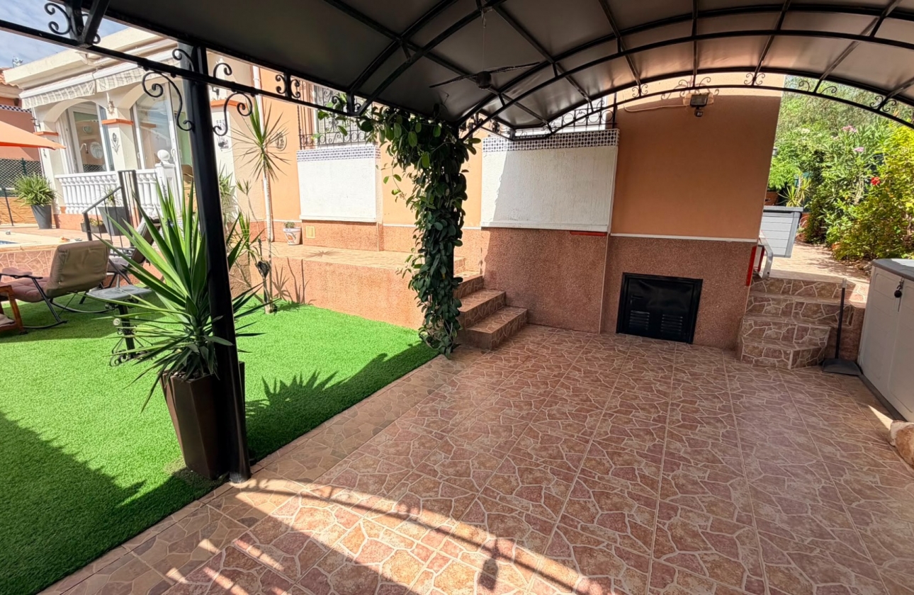Rynek wtórny - Villa - Los Montesinos - La Herrada