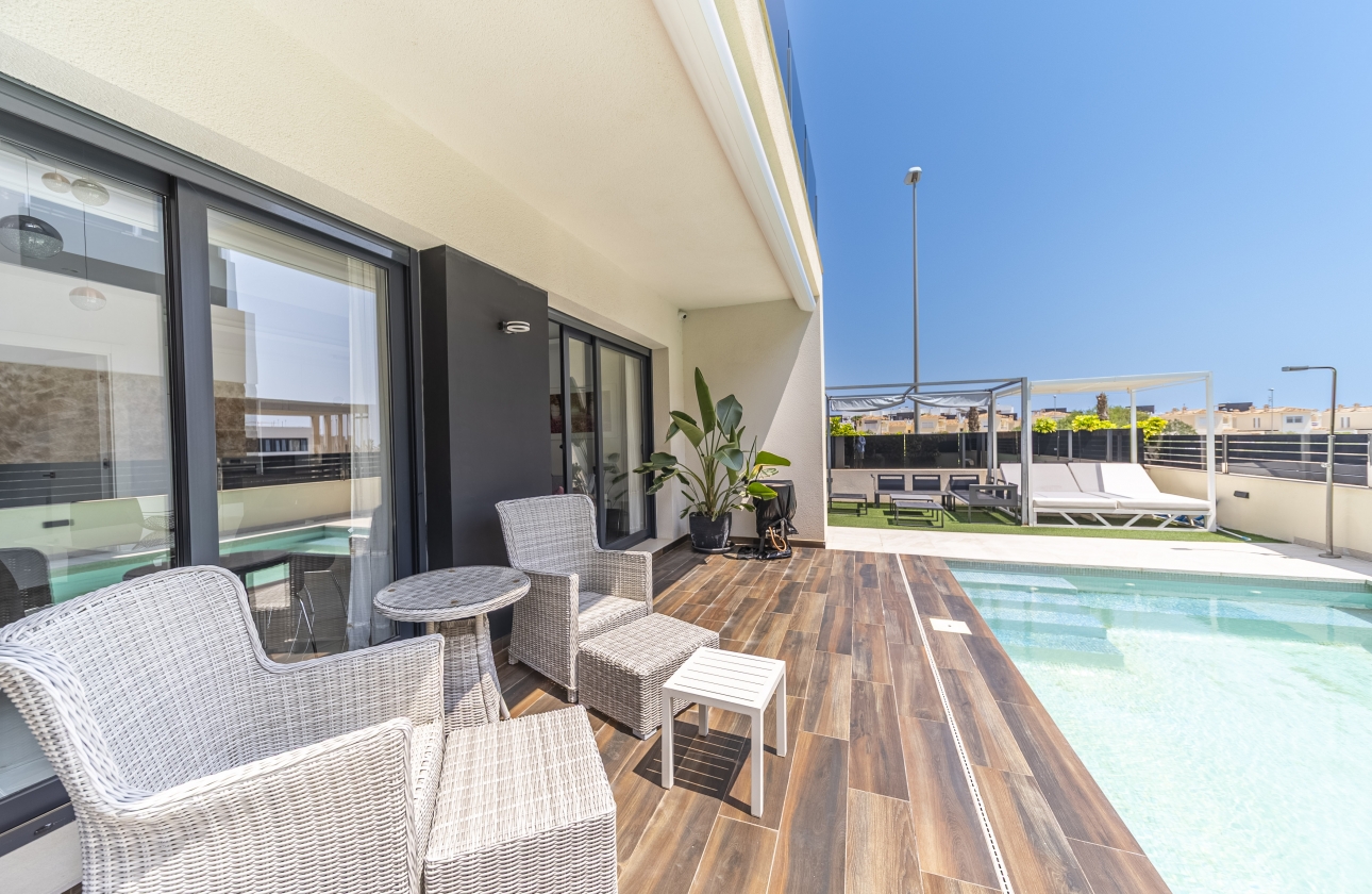 Rynek wtórny - Villa - Orihuela Costa - Lomas de Cabo Roig