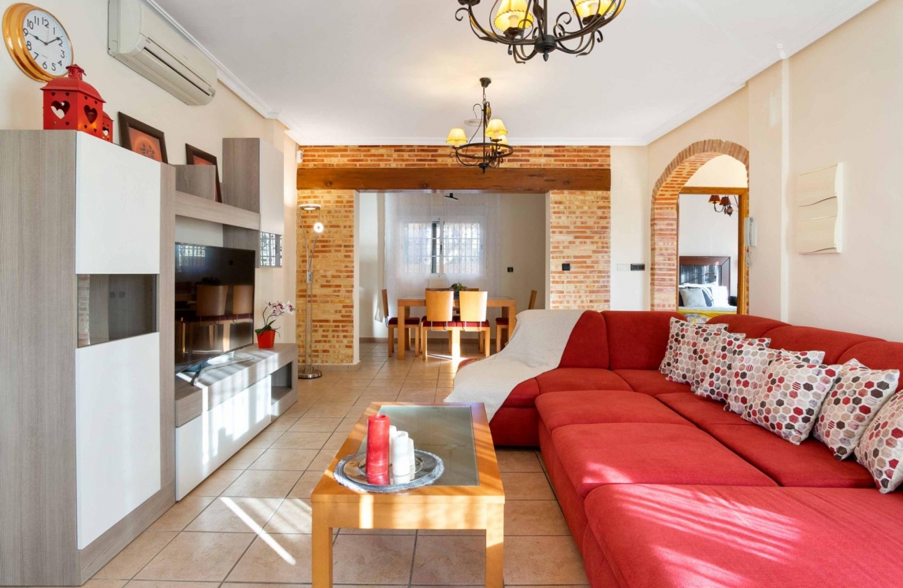 Rynek wtórny - Villa - Orihuela Costa - Los Almendros-La Florida