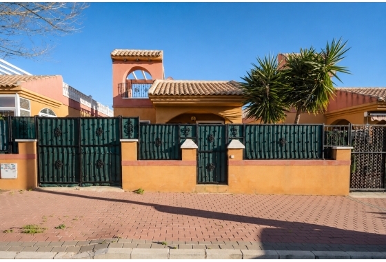 Terraced house - Resale - Torrevieja - Aguas Nuevas