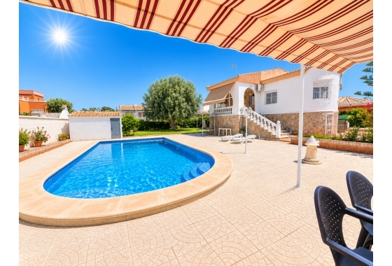 Villa - Resale - Torrevieja - La Siesta - El Salado -  Torreta