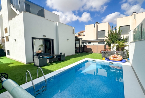 Villa - Resale - Torrevieja - Nueva Torrevieja - Aguas Nuevas