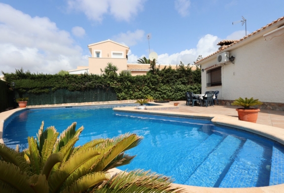 Villa - Reventa - Orihuela Costa - URE-12365