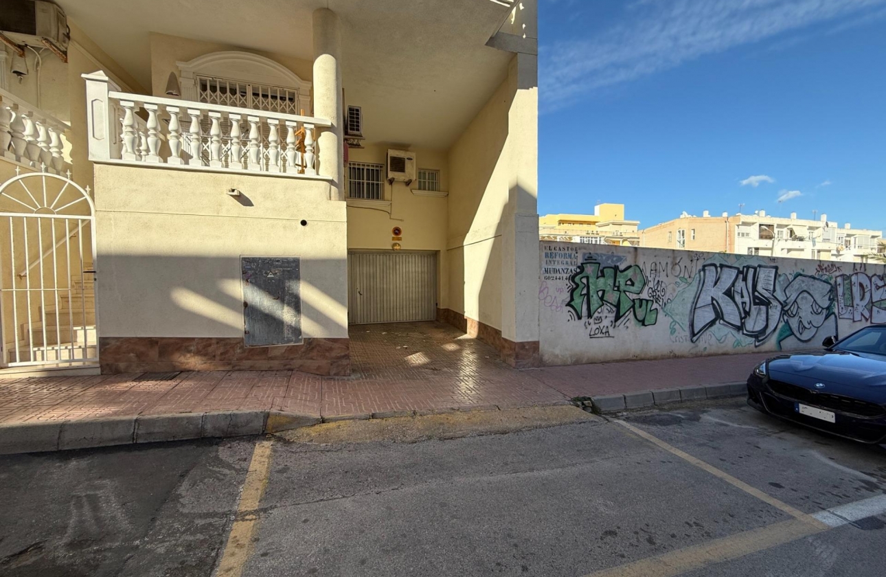 Wynajem długoterminowy - Garaż - Torrevieja - Centro