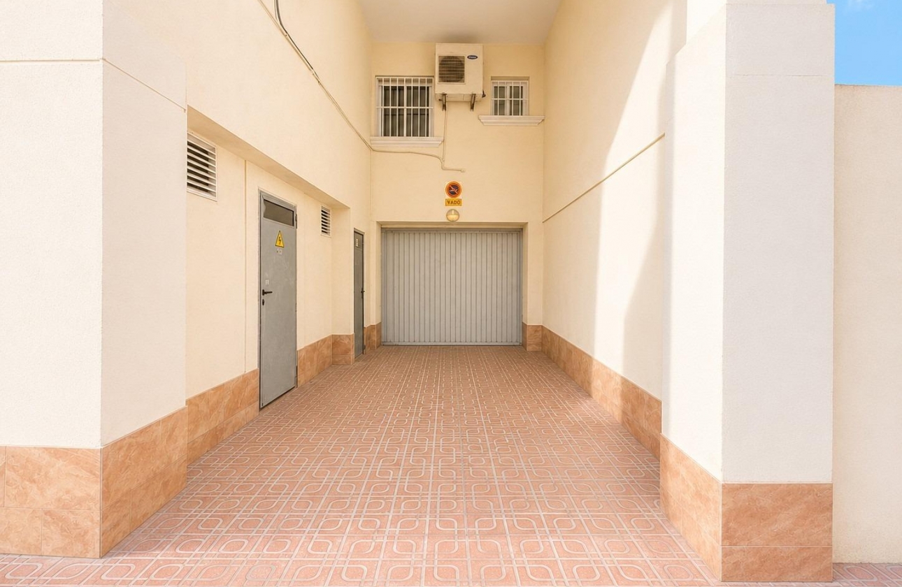 Wynajem długoterminowy - Garaż - Torrevieja - Centro