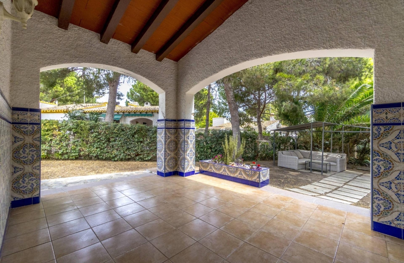 Resale - Villa - Orihuela Costa - Punta Prima