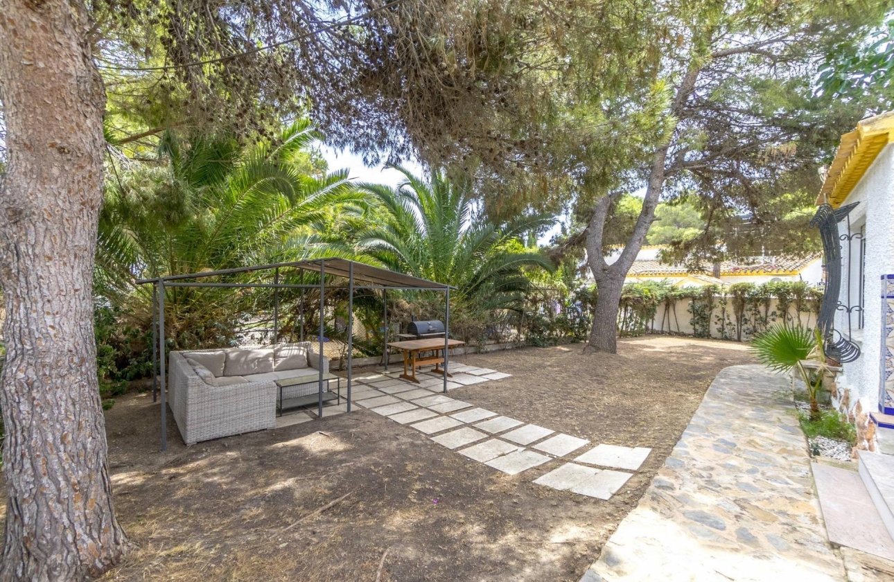 Resale - Villa - Orihuela Costa - Punta Prima