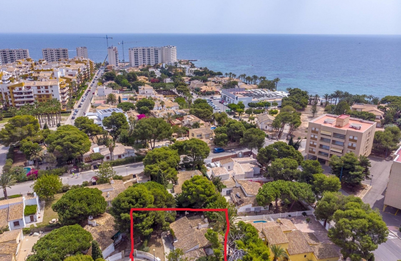 Resale - Villa - Orihuela Costa - Punta Prima