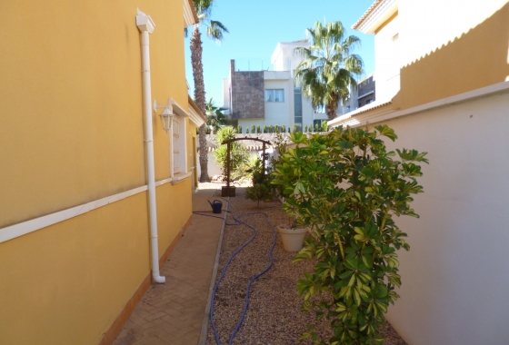 Resale - Villa - Orihuela Costa - La Zenia