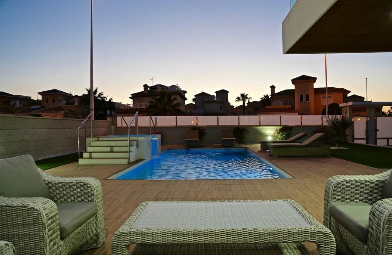 Obra nueva - Villa - Orihuela Costa - Campoamor