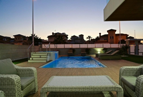 Obra nueva - Villa - Orihuela Costa - Campoamor