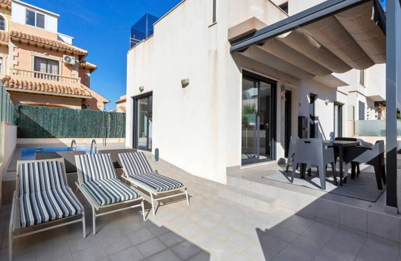 Resale - Villa - Torrevieja - Sector 25