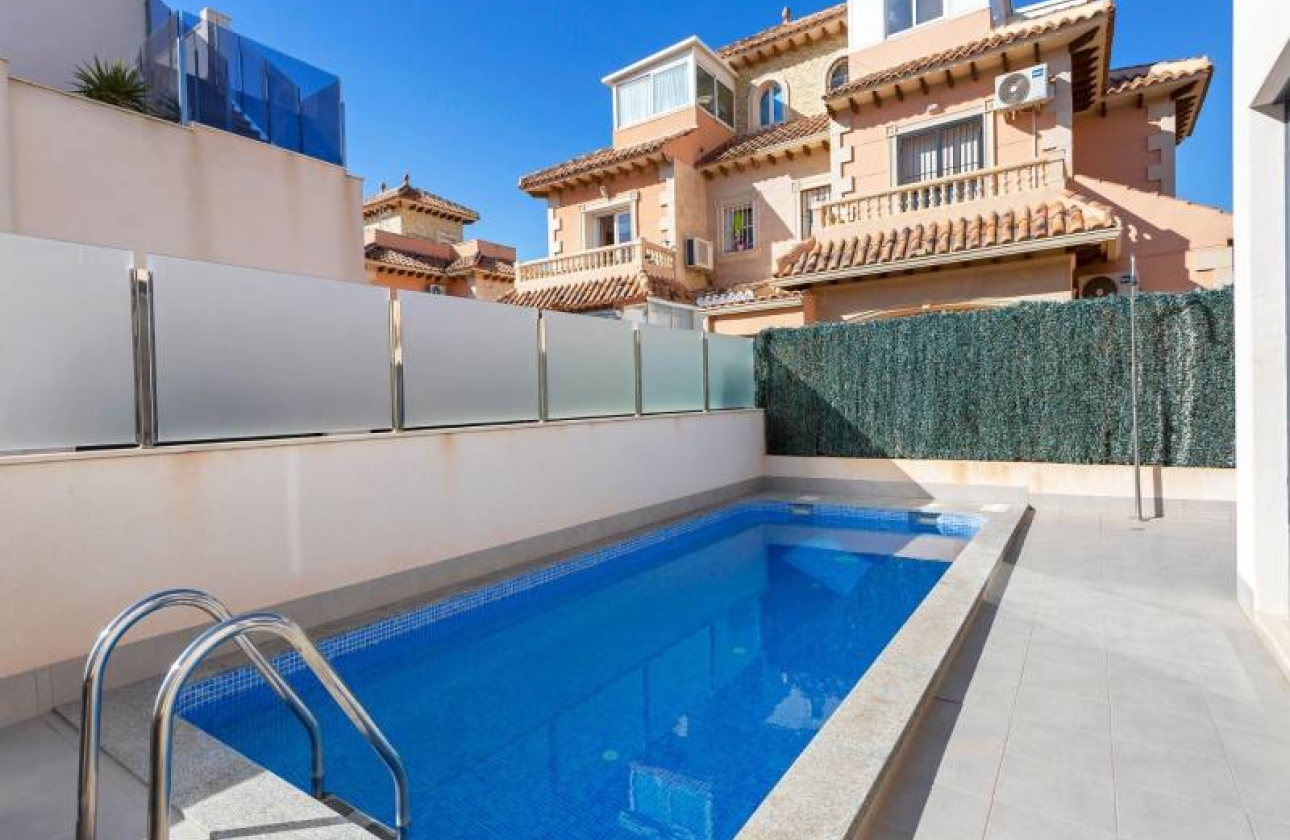 Resale - Villa - Torrevieja - Sector 25