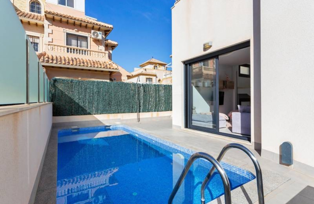 Resale - Villa - Torrevieja - Sector 25