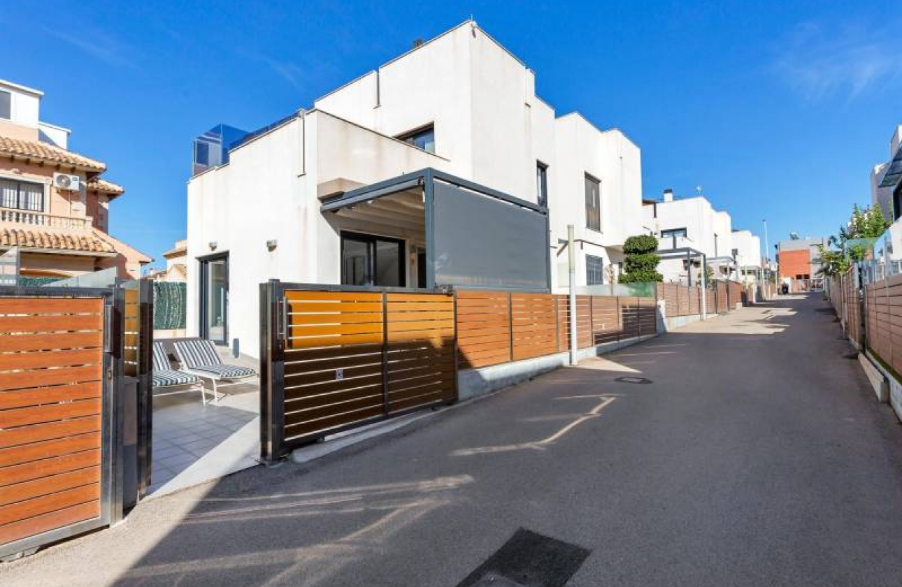 Resale - Villa - Torrevieja - Sector 25