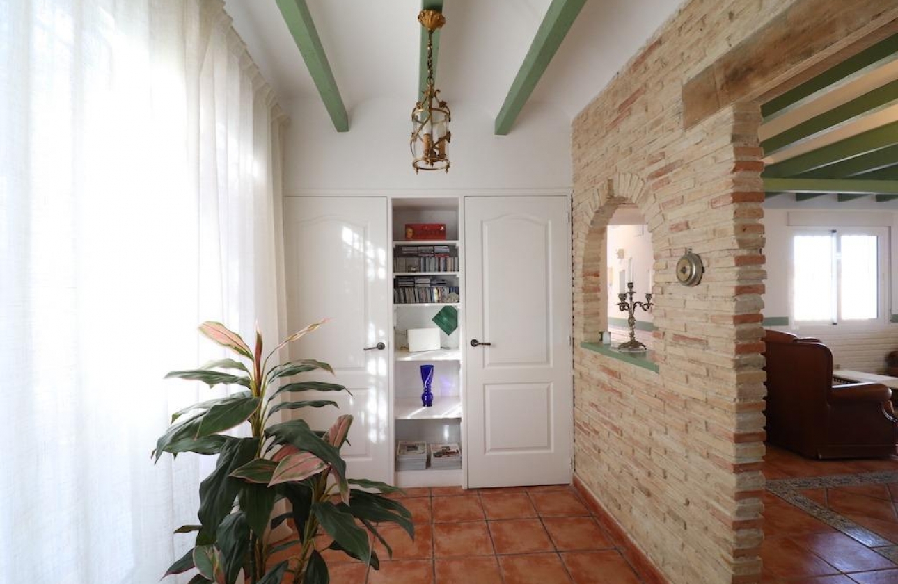 Resale - Villa - Orihuela Costa - Los Dolses