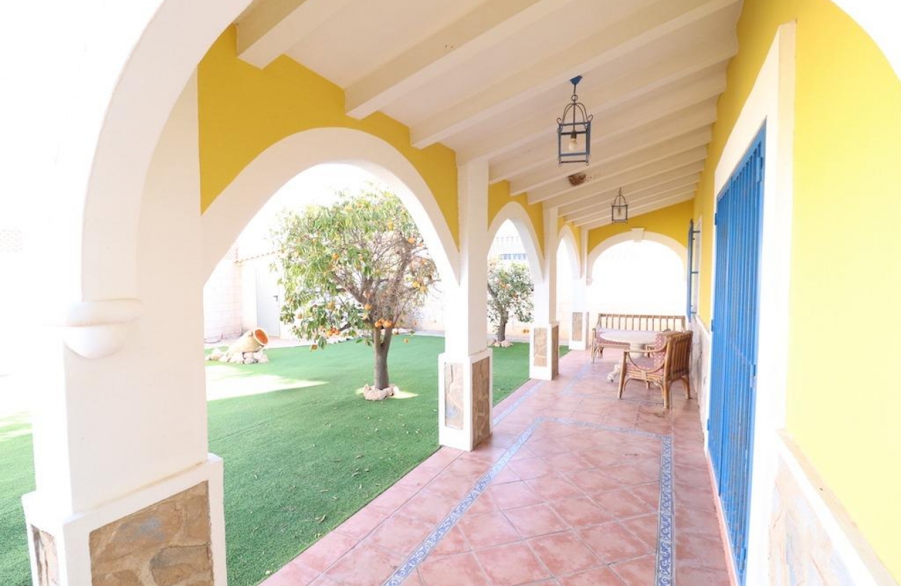 Resale - Villa - Orihuela Costa - Los Dolses